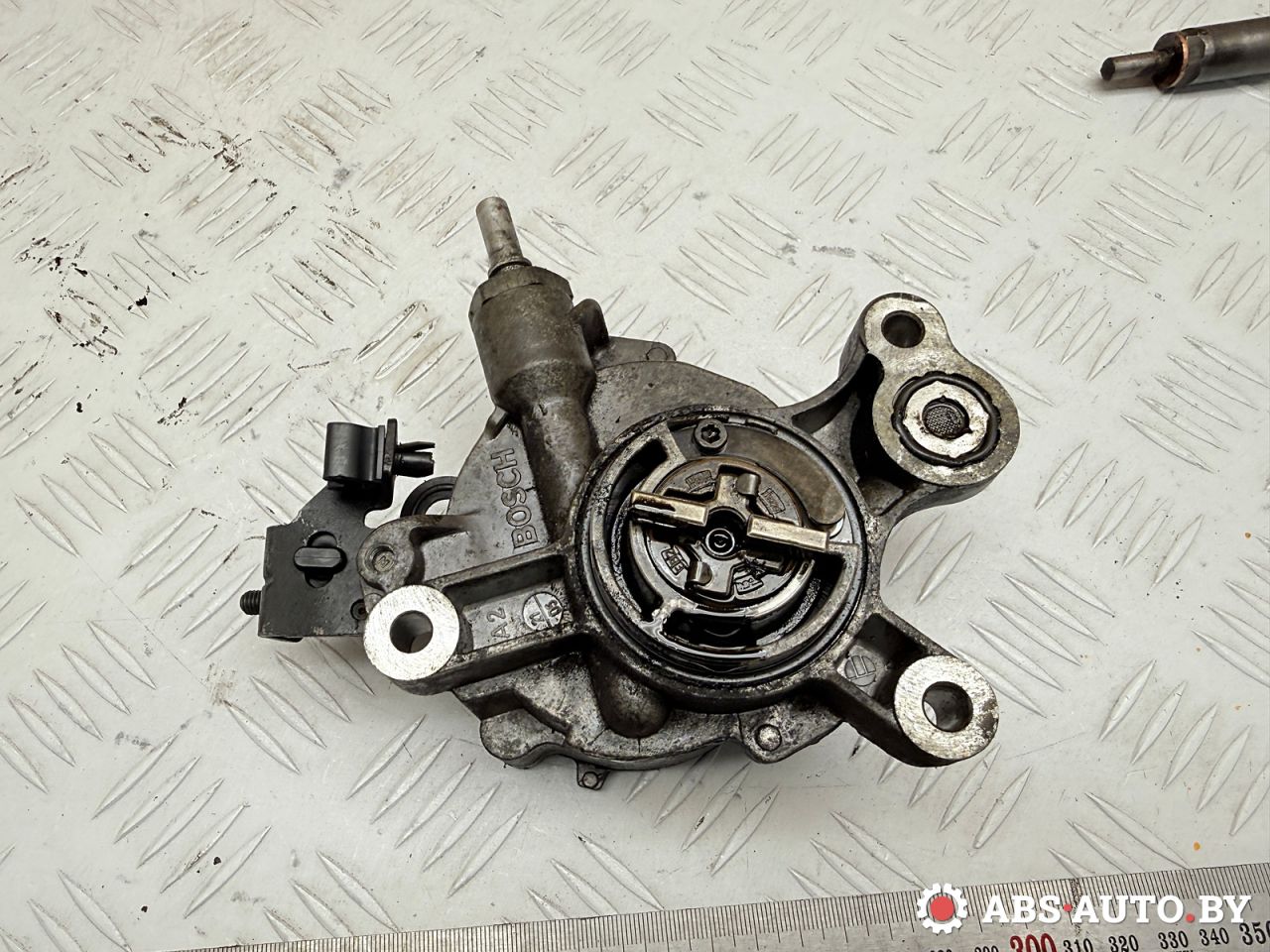 насос вакуумный Peugeot 407 1 поколение 2005, 2.0 л., RHR (DW10BTED4), дизель, АКПП, седан, D1651B, 456587 - фото №1