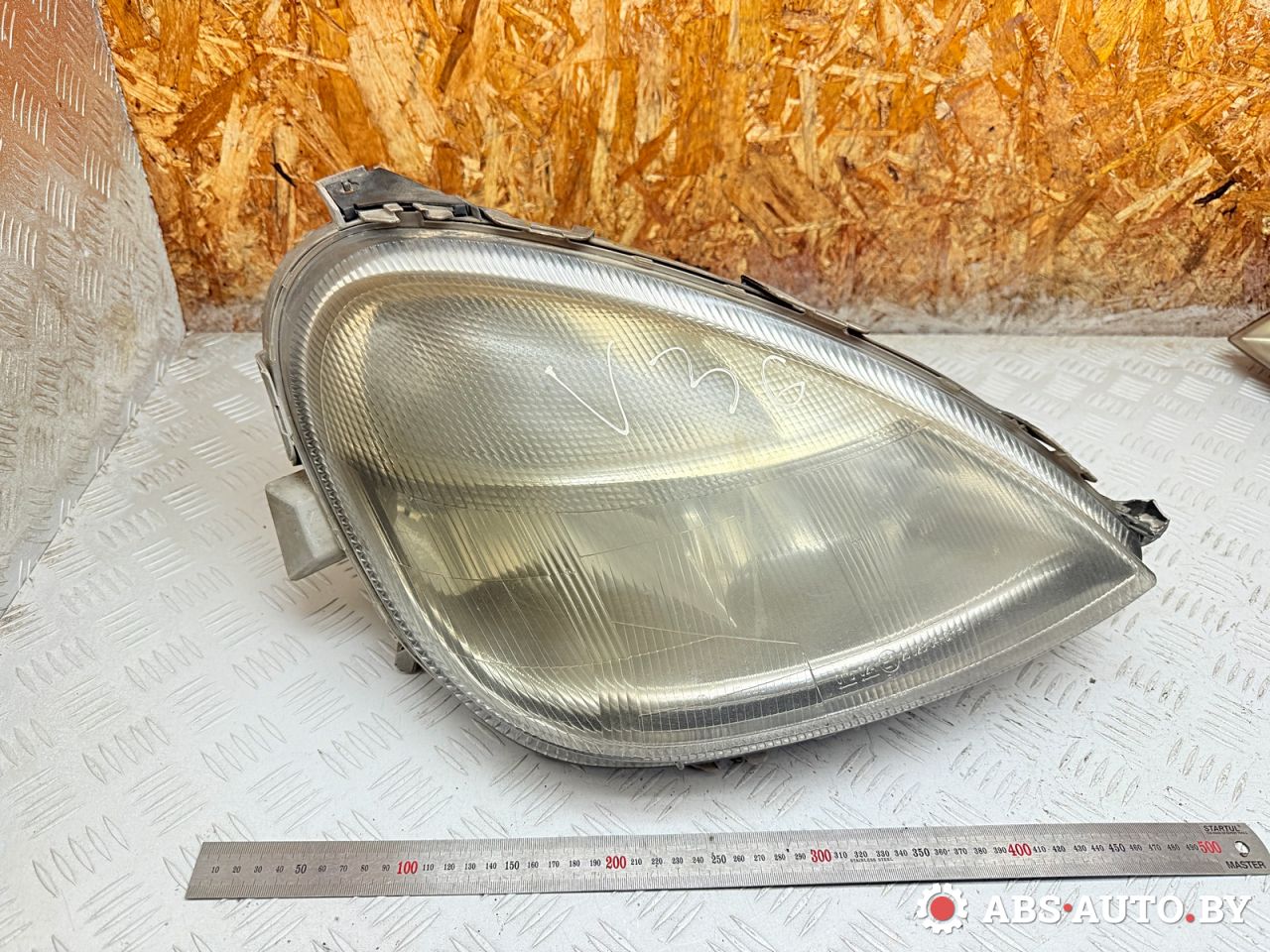 фара правая Mercedes-Benz A W168 1 поколение (1997-2001) 2000, 1.7 л., OM 668.940, дизель, АКПП, хетчбэк 5 дв., передний привод, 0301152212, A1688201061, 1305235515 - фото №1