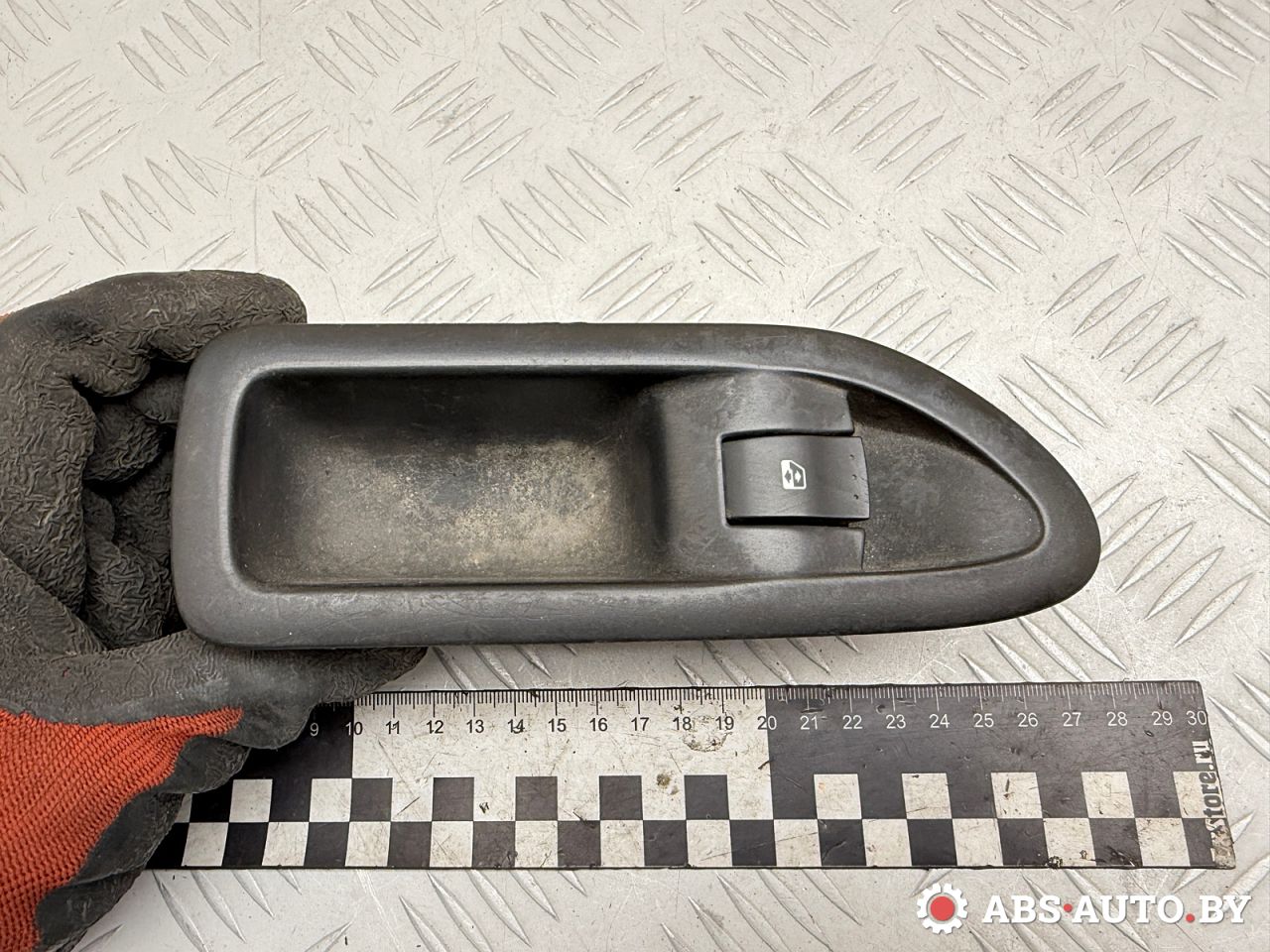 кнопка стеклоподъемника двери задней правой Renault Laguna 2 поколение 2001, 1.9 л., F9Q 750, дизель, МКПП, хетчбэк 5 дв., 8200016014 - фото №1