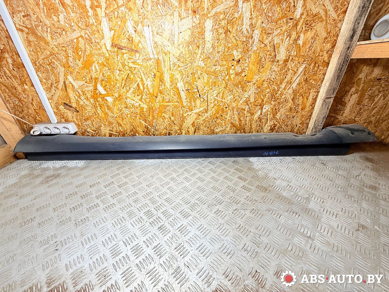 Накладка на порог наружная левая Jeep Cherokee 5 поколение 2016, 2.0 л., EBT, дизель, АКПП, внедорожник 5 дв., 1YW37TRMA - фото №1