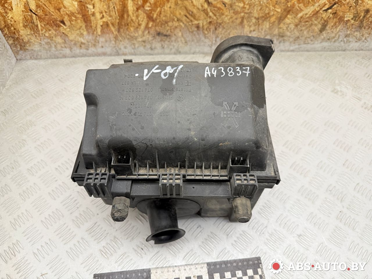 корпус воздушного фильтра Volkswagen Transporter T4 2001, 2.5 л., ACV, дизель, МКПП, микроавтобус, 074183C, 074129601Q, 074129607M, 074129620 - фото №1