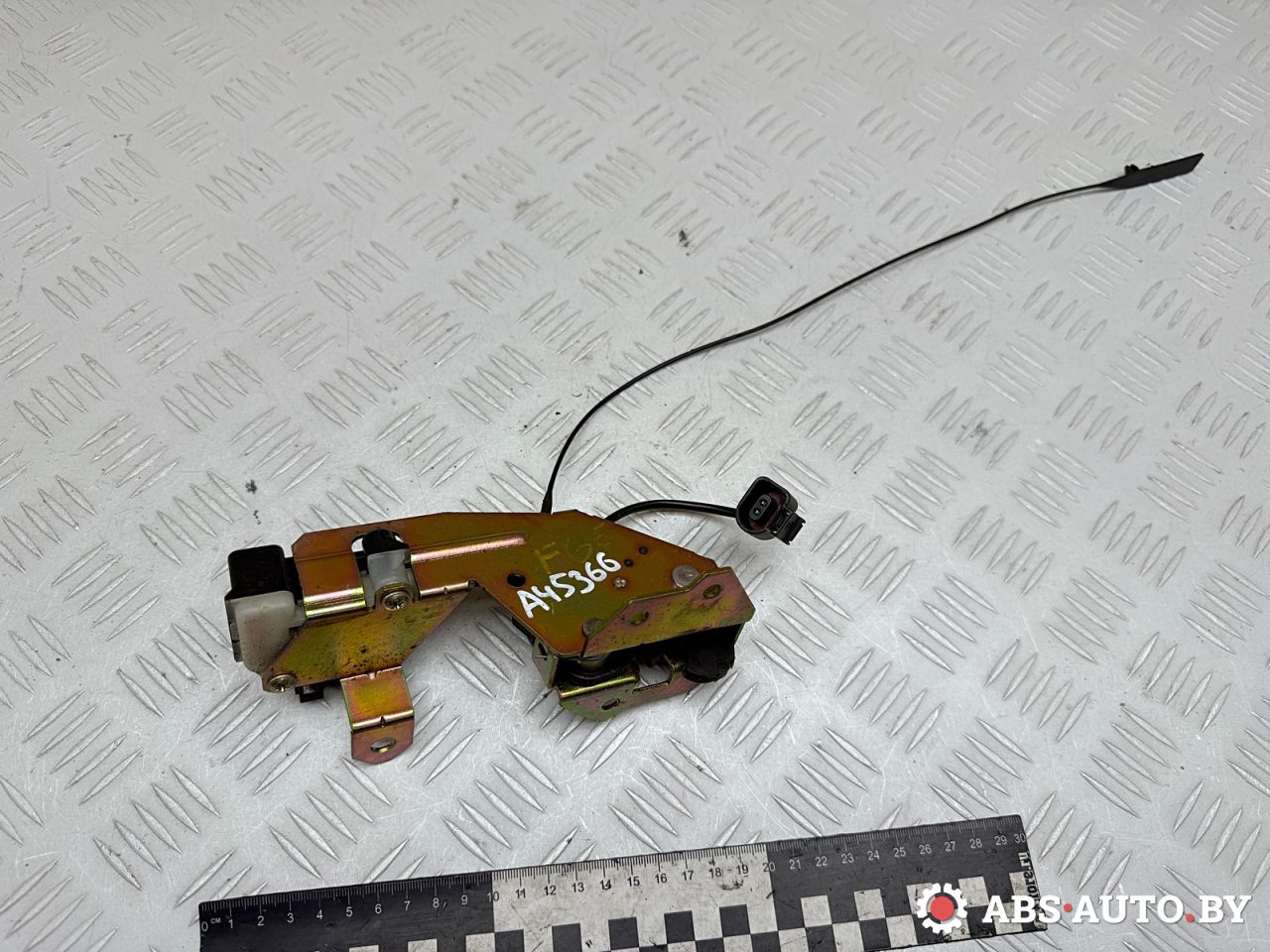 Замок стекла двери багажника Volkswagen Touareg 1 поколение 2006, 3.0 л., BKS, дизель, АКПП, внедорожник 5 дв., полный привод, 7L0827506D - фото №1