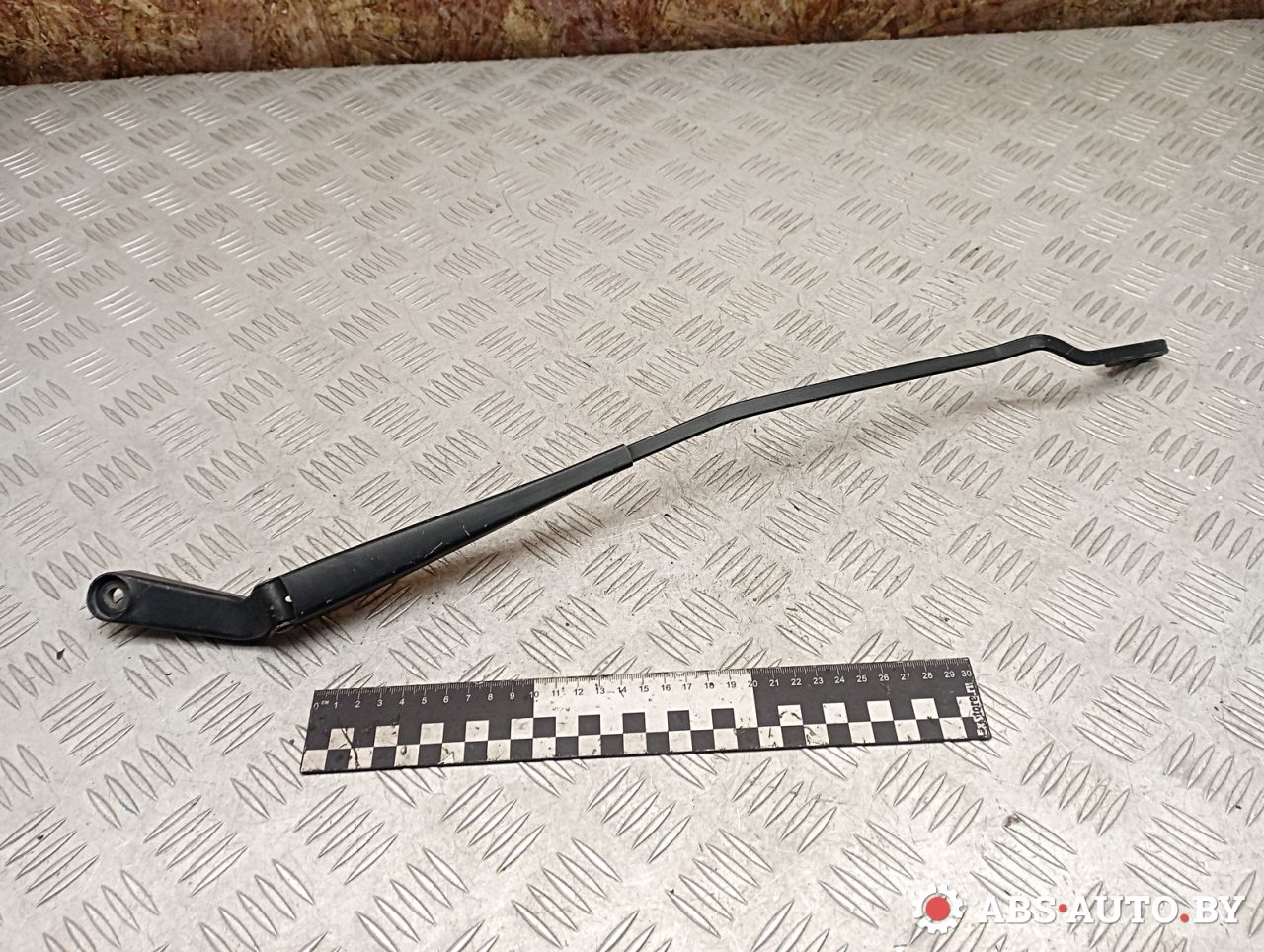 щеткодержатель (поводок стеклоочистителя, дворник) Volkswagen Golf 3 поколение 1996, 1H1955410A - фото №1