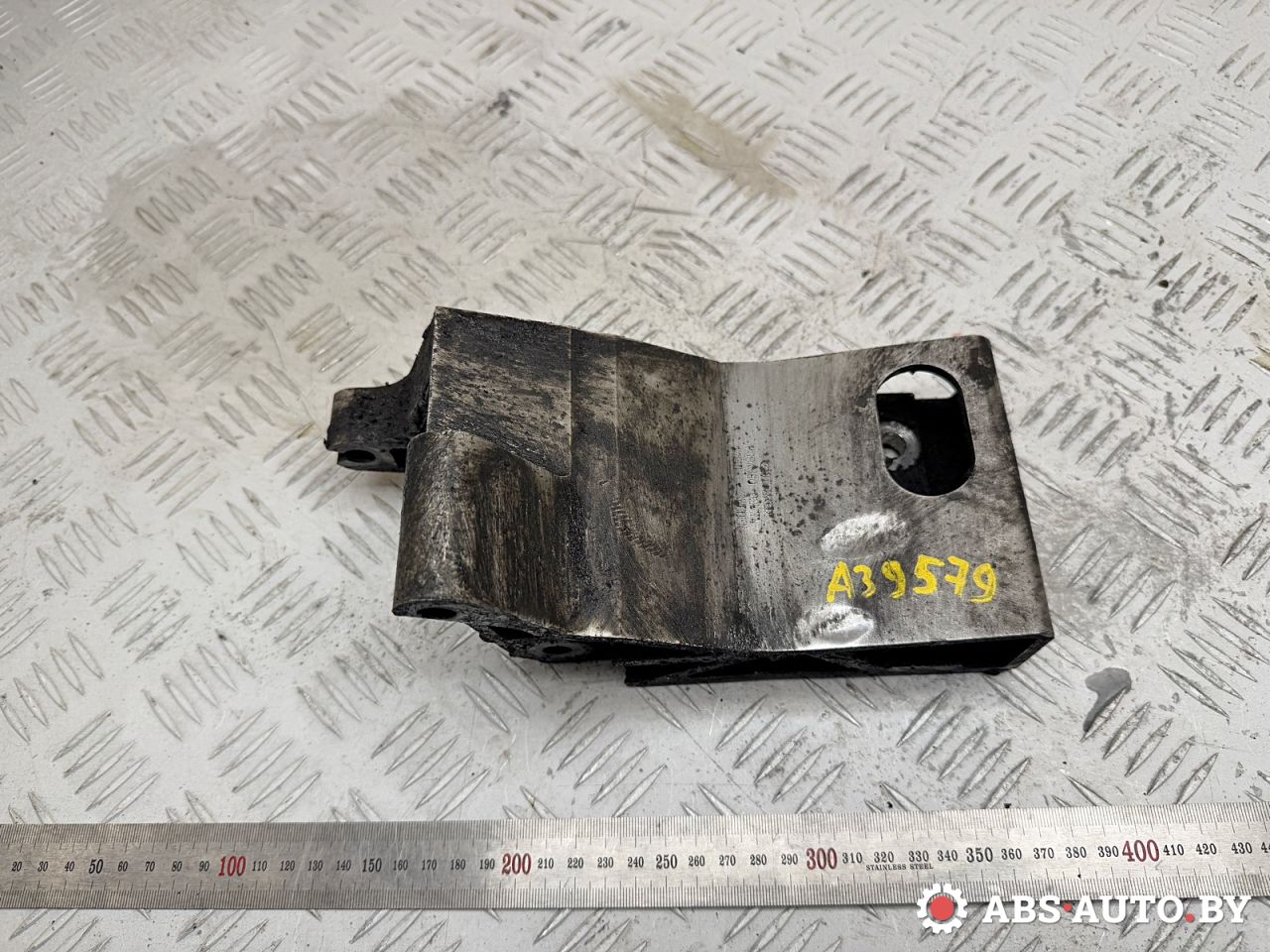 кронштейн двигателя Volvo S60 1 поколение 2003, 2.4 л., дизель, МКПП, седан, 8684380 - фото №1