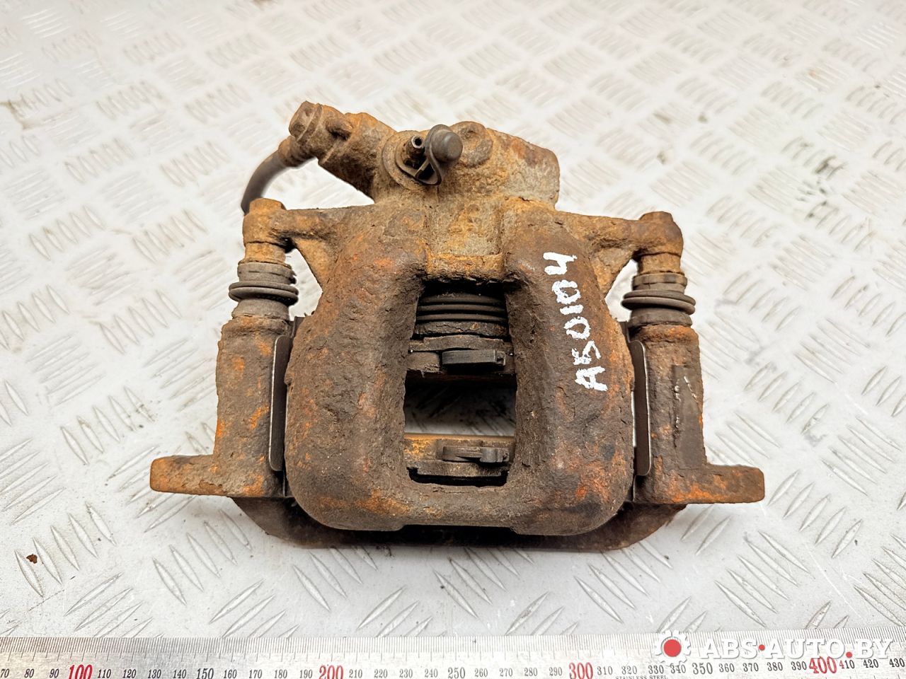 суппорт передний правый Peugeot 407 1 поколение 2005, 2.0 л., RHR (DW10BTED4), дизель, АКПП, седан, 4401G1, 4401H3, 24357117465, 0986474472, F61205, BNZ1880ZP, BNZ1880ZW, PBRC131, 561N10644Z - фото №1