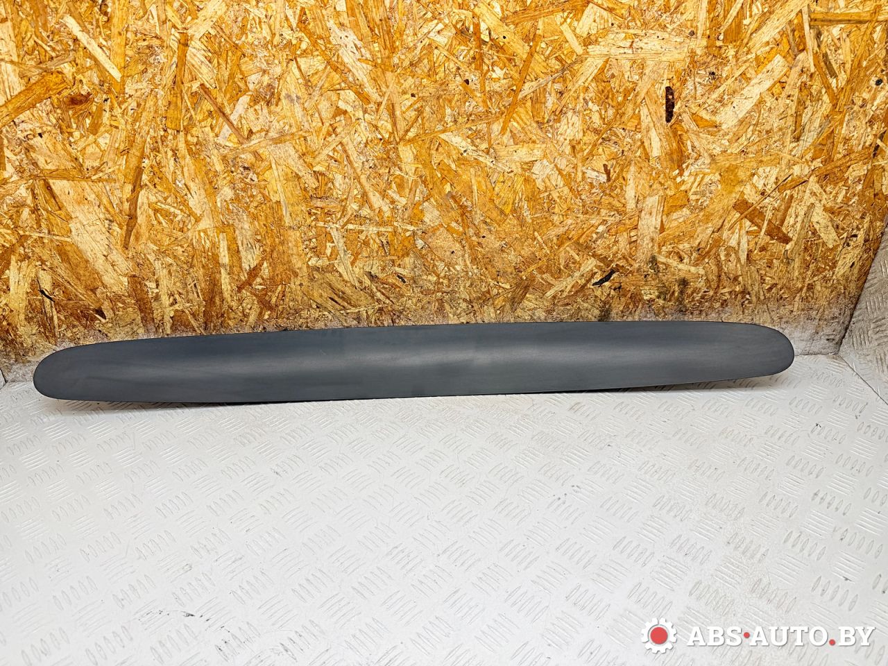 накладка двери (крышки) багажника Volkswagen Touareg 1 поколение 2006, 2.5 л., BAC, дизель, МКПП, внедорожник 5 дв., 7L6867515H - фото №1