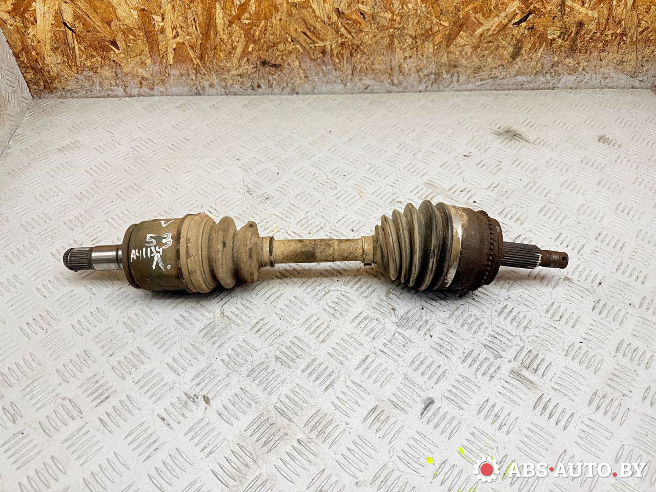 полуось передняя левая (приводной вал, ШРУС) Mitsubishi Pajero 3 поколение 2002, 3.2 л., дизель, МКПП, внедорожник 3 дв., полный привод, MR410664 - фото №1