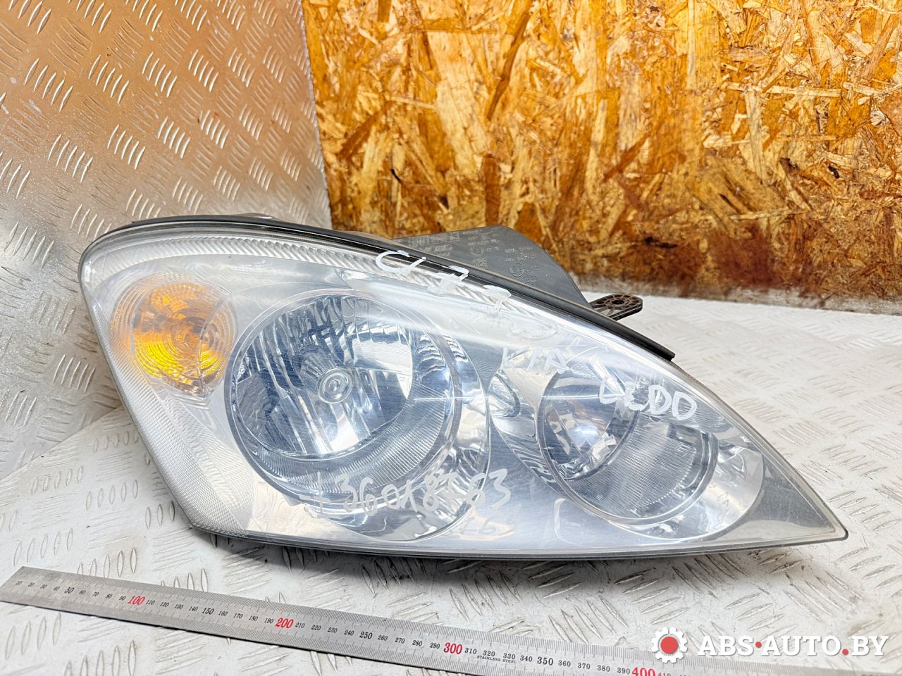 фара правая Kia Ceed 1 поколение 2009, 921021H000, 1EJ00954702, 921021H5XX, 921021H0XX - фото №1