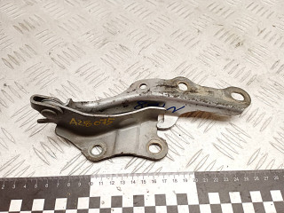 петля капота правая Toyota RAV4 2 поколение (XA20) 2003, 2.0 л., 1CD-FTV, дизель, МКПП, внедорожник 5 дв.