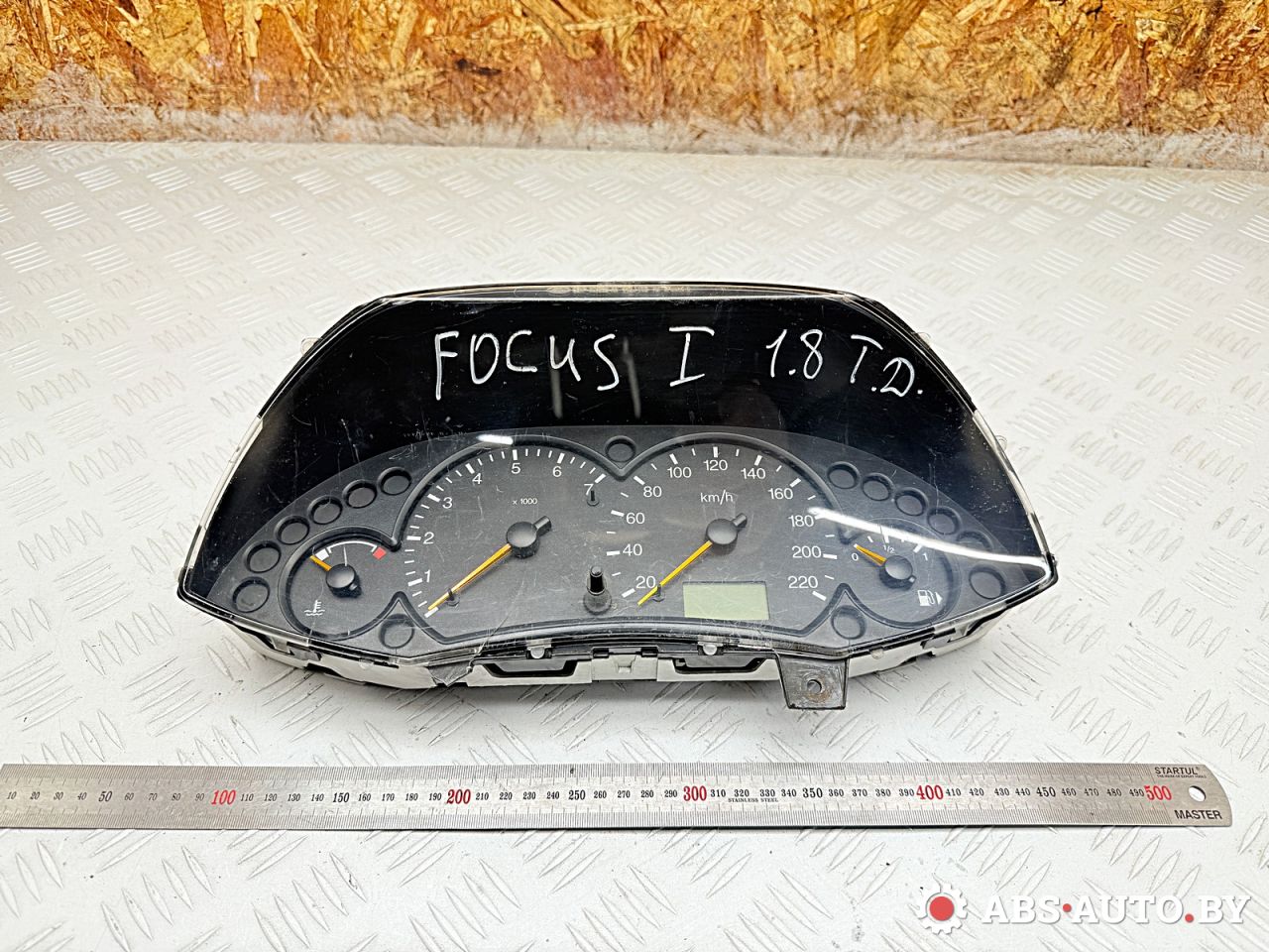 щиток приборов (приборная панель) Ford Focus 1 поколение 2001, 1.8 л., дизель, 98AP10841BC, 98AP10B885AA - фото №1