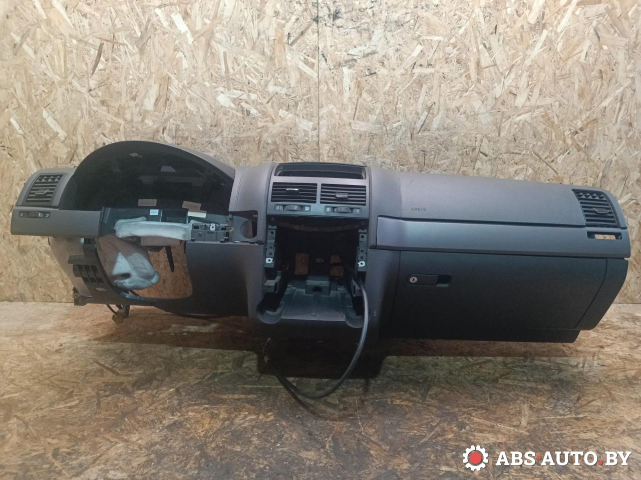 панель передняя салона (торпедо) Volkswagen Touareg 1 поколение 2006, 2.5 л., BAC, дизель, МКПП, внедорожник 5 дв. - фото №1