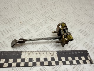ограничитель открывания двери Renault Scenic 1 поколение (1996 - 1999), 1.6 л., K7M 702, бензин, МКПП, J64AV, 7700834326