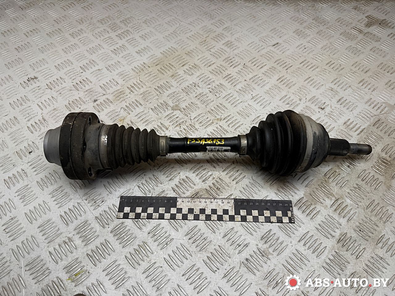 полуось передняя левая (приводной вал, ШРУС) Volkswagen Touareg 1 поколение 2006, 2.5 л., BAC, дизель, МКПП, внедорожник 5 дв., 7L6407271D - фото №1
