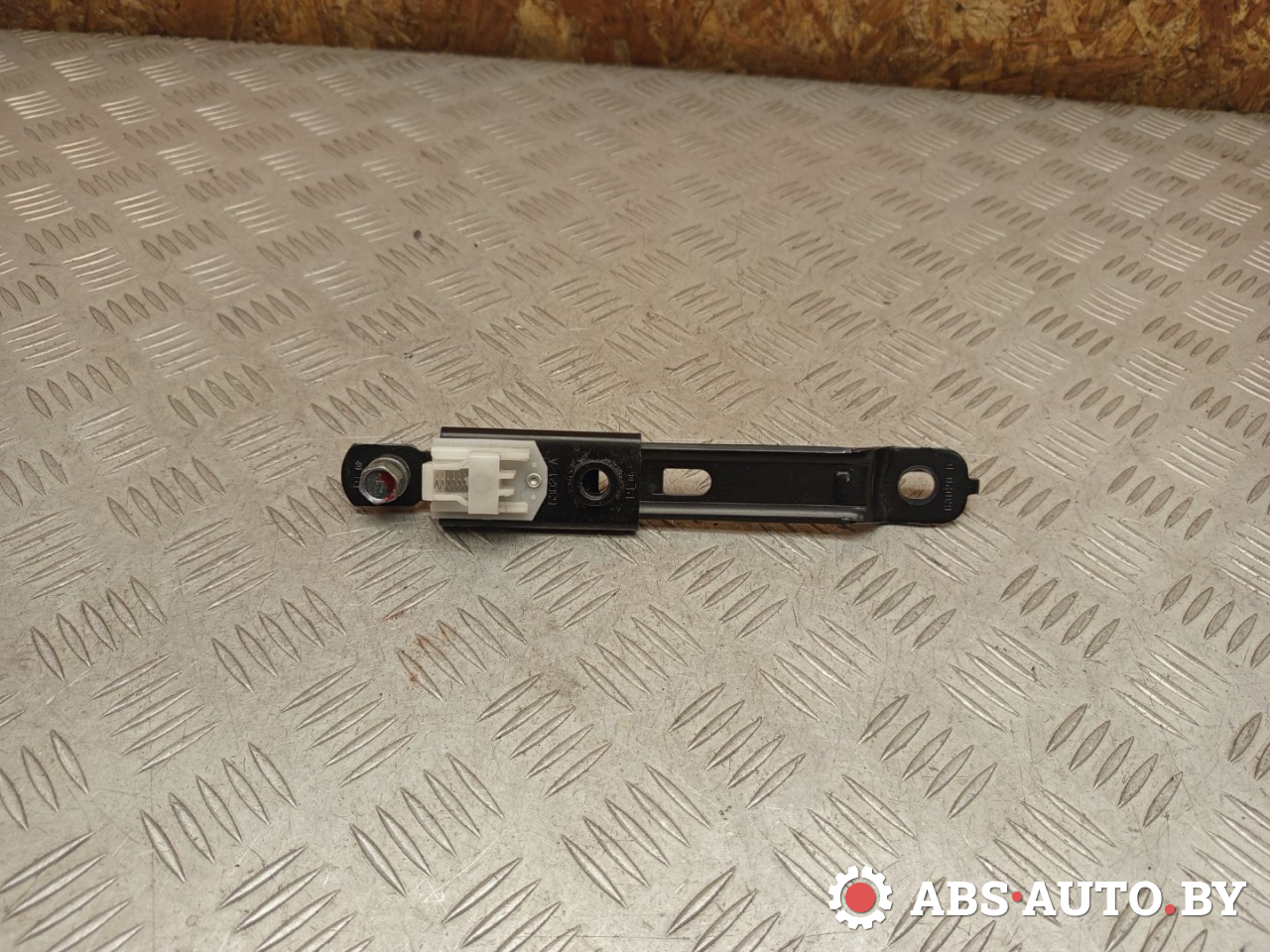 механизм регулировки высоты ремня безопасности Peugeot 4007 1 поколение 2009, 2.2 л., дизель, МКПП, полный подключаемый привод, правый руль, 63021A, 63020B - фото №1