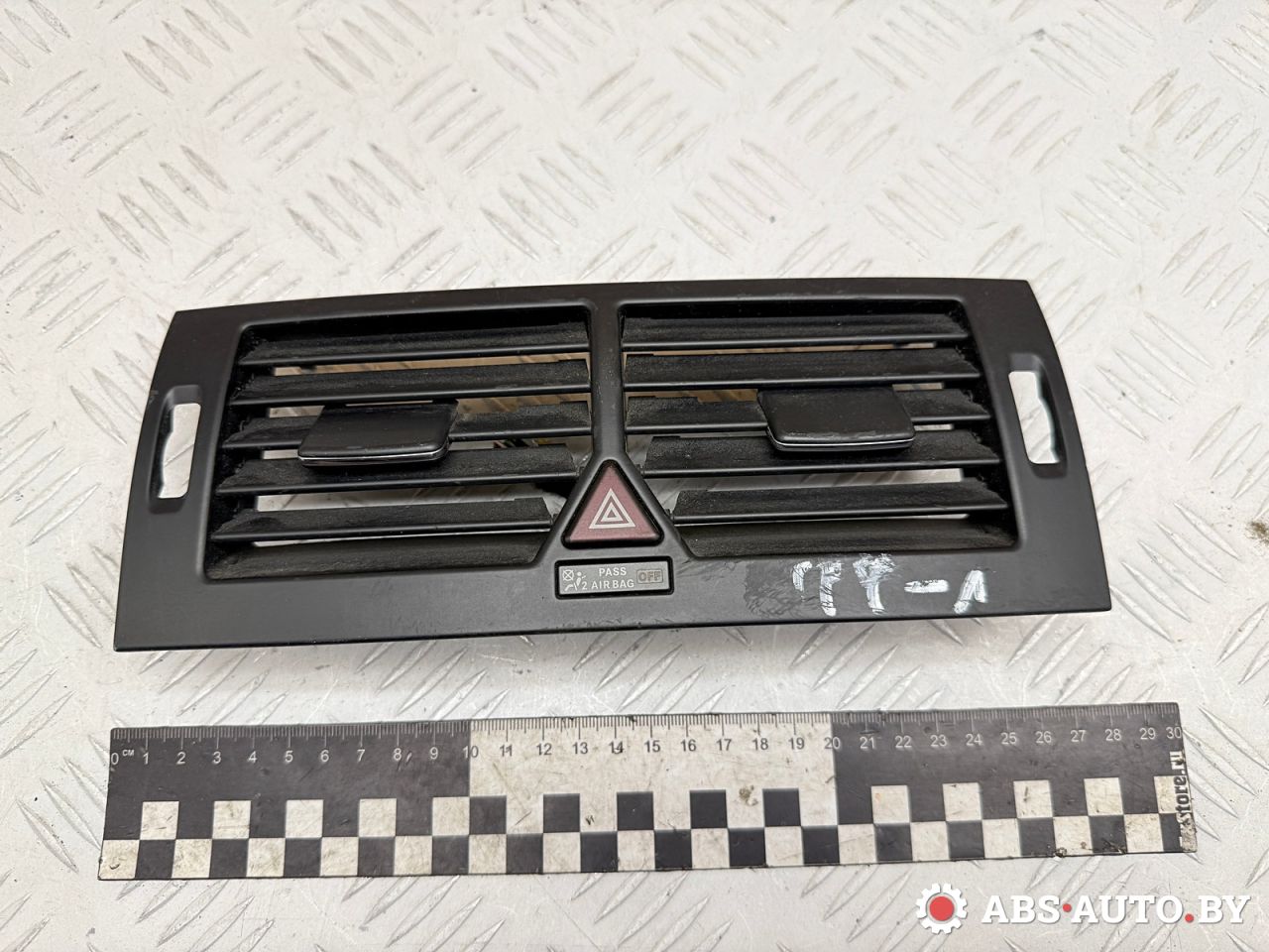 кнопка аварийной сигнализации Mercedes-Benz A W169 2 поколение (2004-2008) 2004, 2.0 л., M 266.960, бензин, МКПП, 1698203610, 33450101 - фото №1