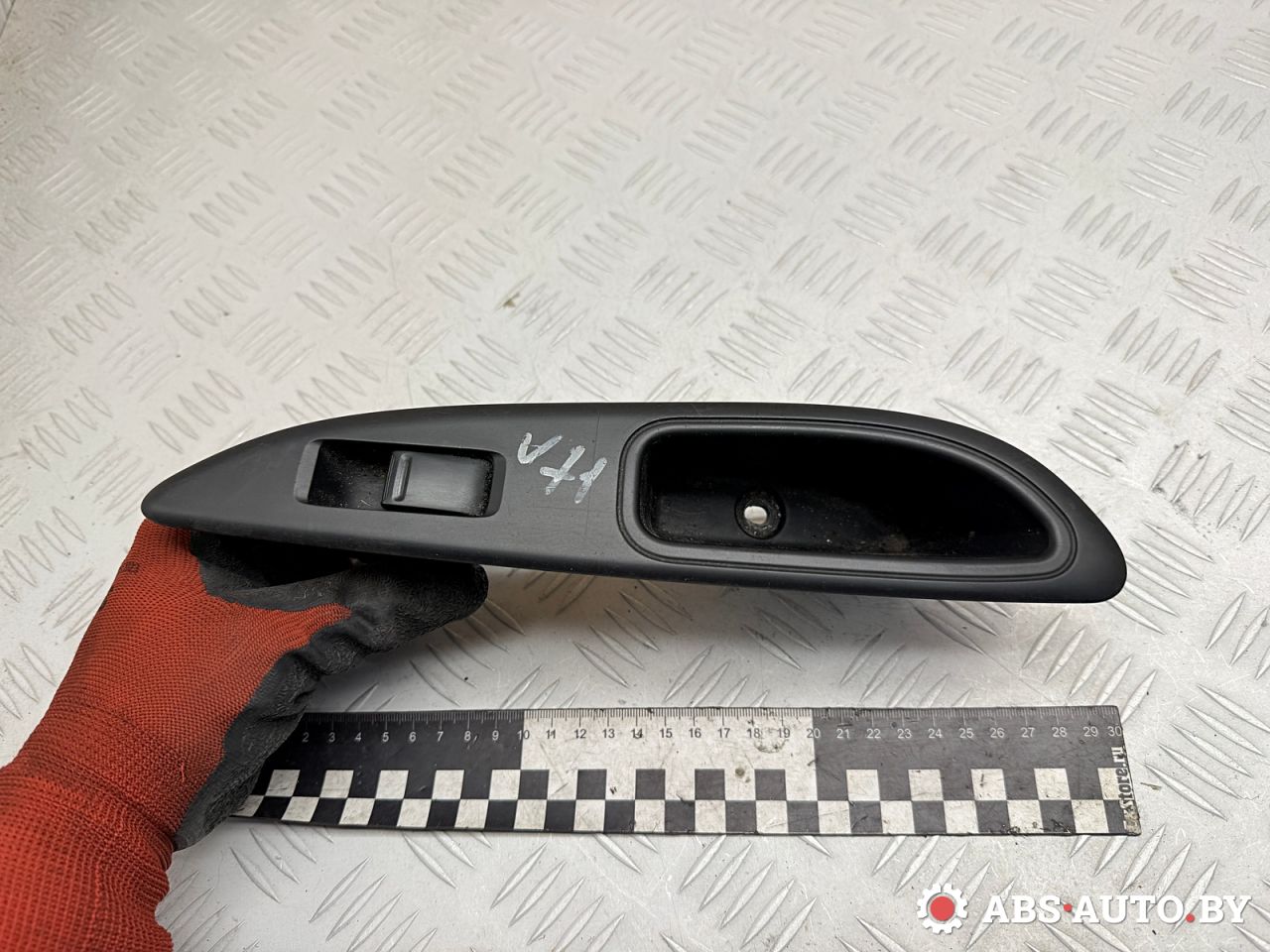 кнопка стеклоподъемника двери задней левой Nissan Primera P12 2002, 2.2 л., YD22DDT, дизель, МКПП, седан, 25411AV600, 82961AV760 - фото №1