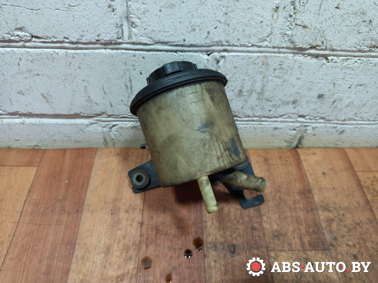 бачок гидроусилителя Citroen C4 1 поколение 2006, 1.6 л., бензин, МКПП - фото №1