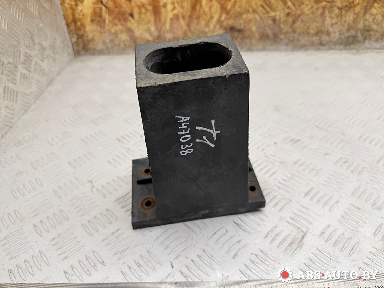 Крепление бампера переднего Citroen C4 Picasso 1 поколение 2007, 2.0 л., RHJ (DW10BTED4), дизель, МКПП, передний привод, 774650, 7414SF - фото №1
