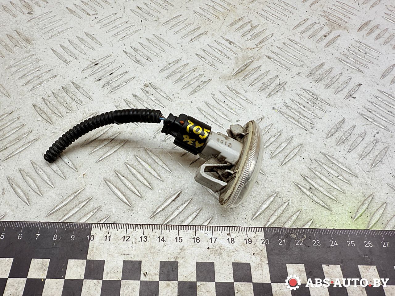 повторитель поворота на крыле Peugeot 4007 1 поколение 2011, 2.2 л., 4HN (DW12MTED4), дизель, МКПП, внедорожник 5 дв., правый руль, 1132240 - фото №1