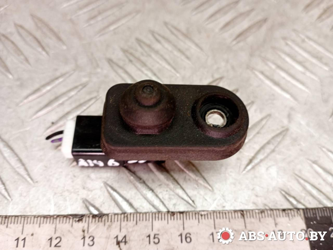 концевик дверной Peugeot 4007 1 поколение 2009, 2.2 л., дизель, МКПП, полный подключаемый привод, правый руль - фото №1