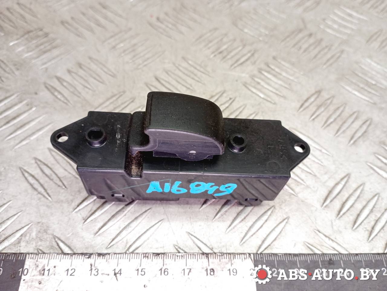 кнопка стеклоподъемника двери задней левой Peugeot 4007 1 поколение 2009, 2.2 л., дизель, МКПП, полный подключаемый привод, правый руль, 8608A063, C8DD604M - фото №1