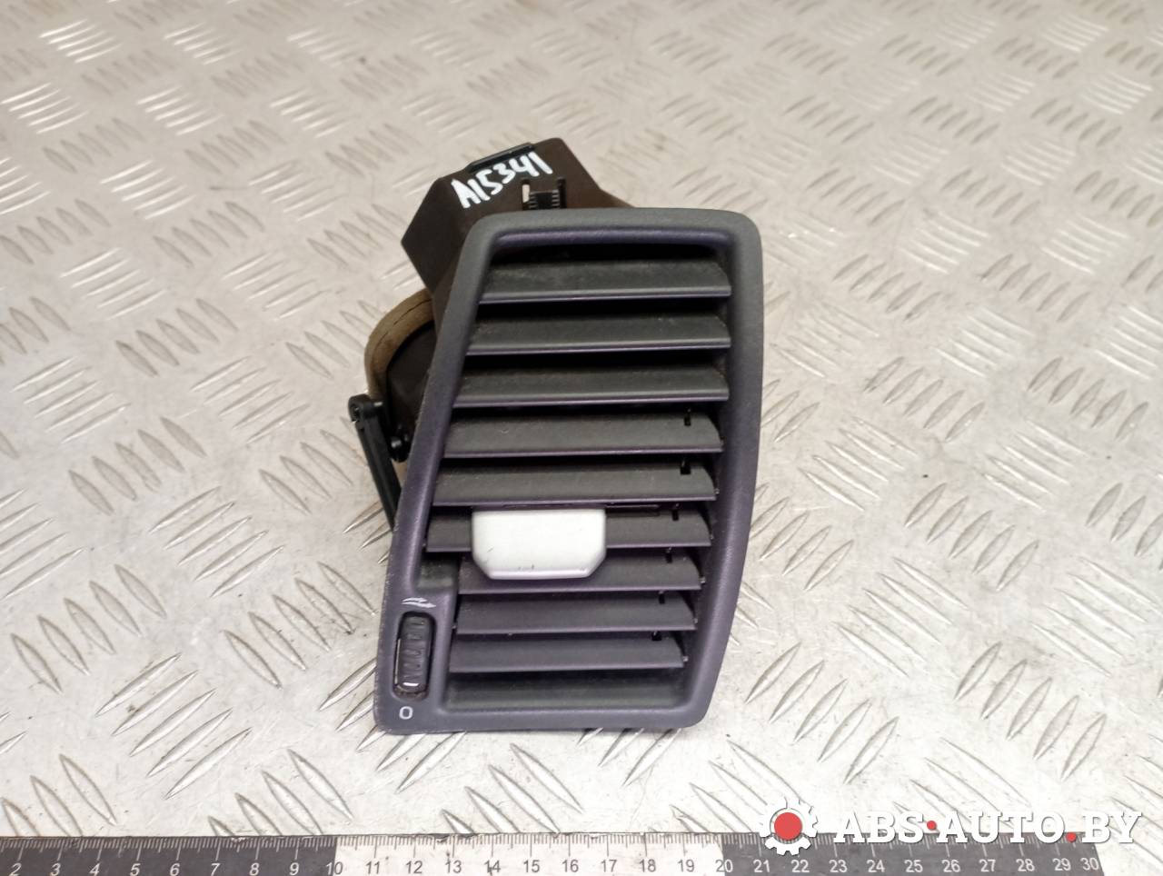 дефлектор обдува салона Volvo XC90 1 поколение 2005, 2.4 л., D 5244 T, дизель, АКПП, внедорожник 5 дв., полный подключаемый привод, правый руль, 3409399 - фото №1