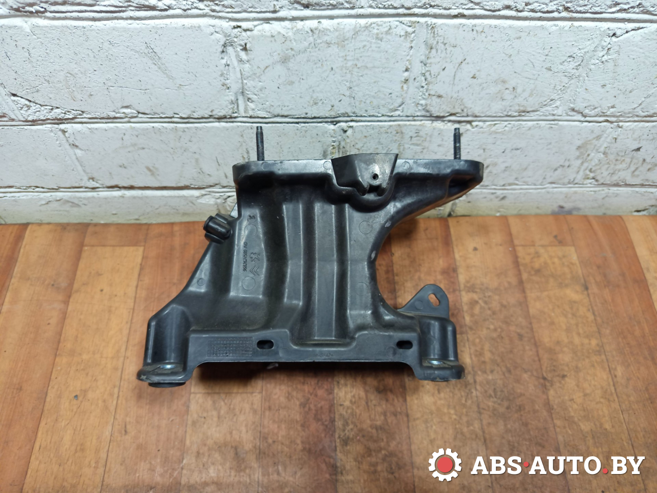 кронштейн (крепление) Peugeot 5008 1 поколение 2011, 1.6 л., дизель, МКПП, передний привод, 9682624580 - фото №1