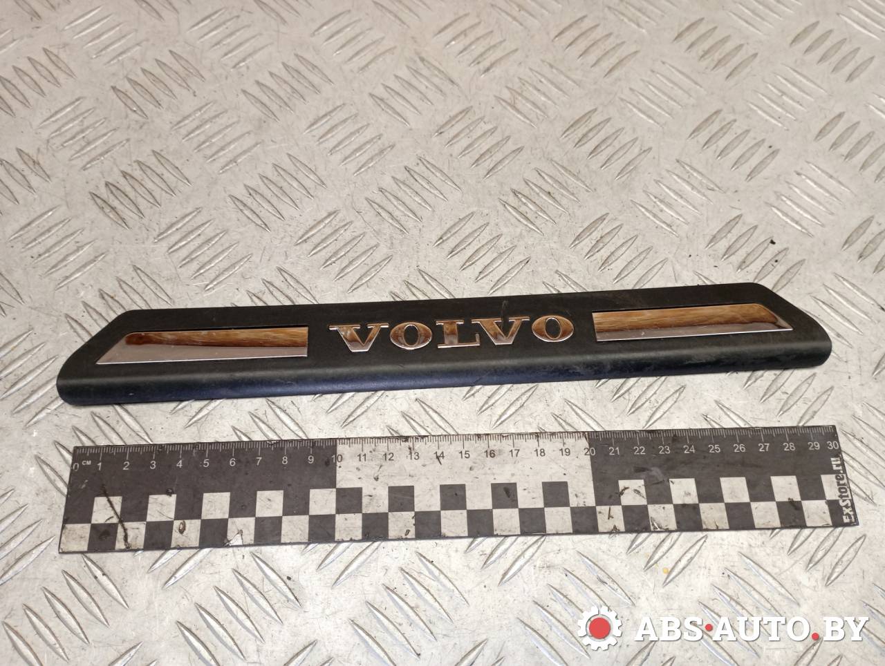 накладка на порог внутренняя Volvo XC90 1 поколение 2005, 2.4 л., D 5244 T, дизель, МКПП, внедорожник 5 дв., полный привод, правый руль, 8659961 - фото №1