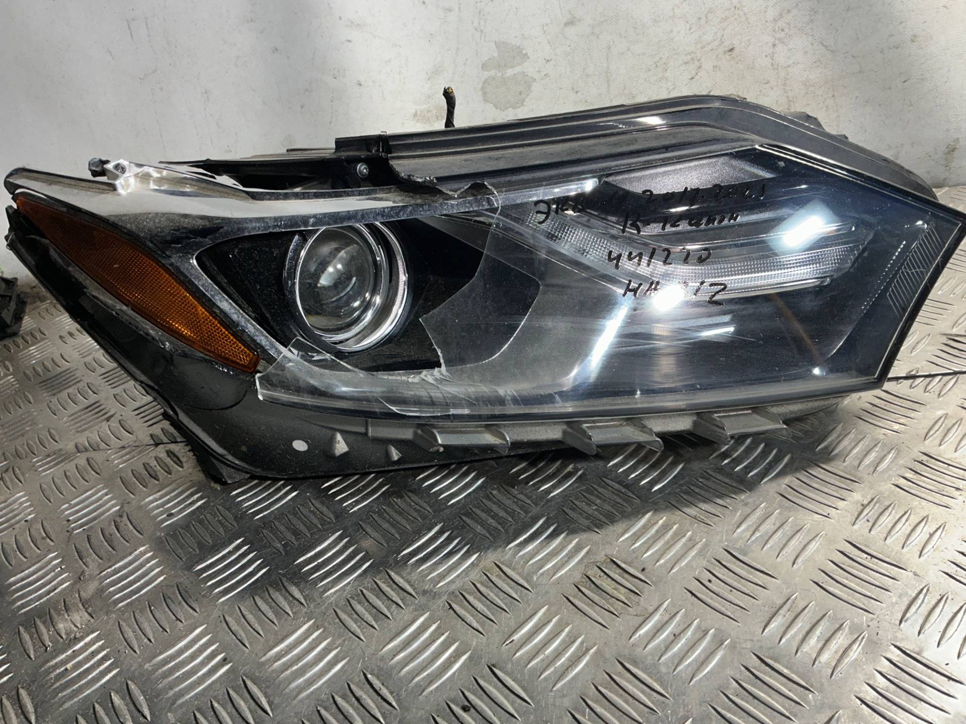 Фара правая Chevrolet Equinox 3 поколение