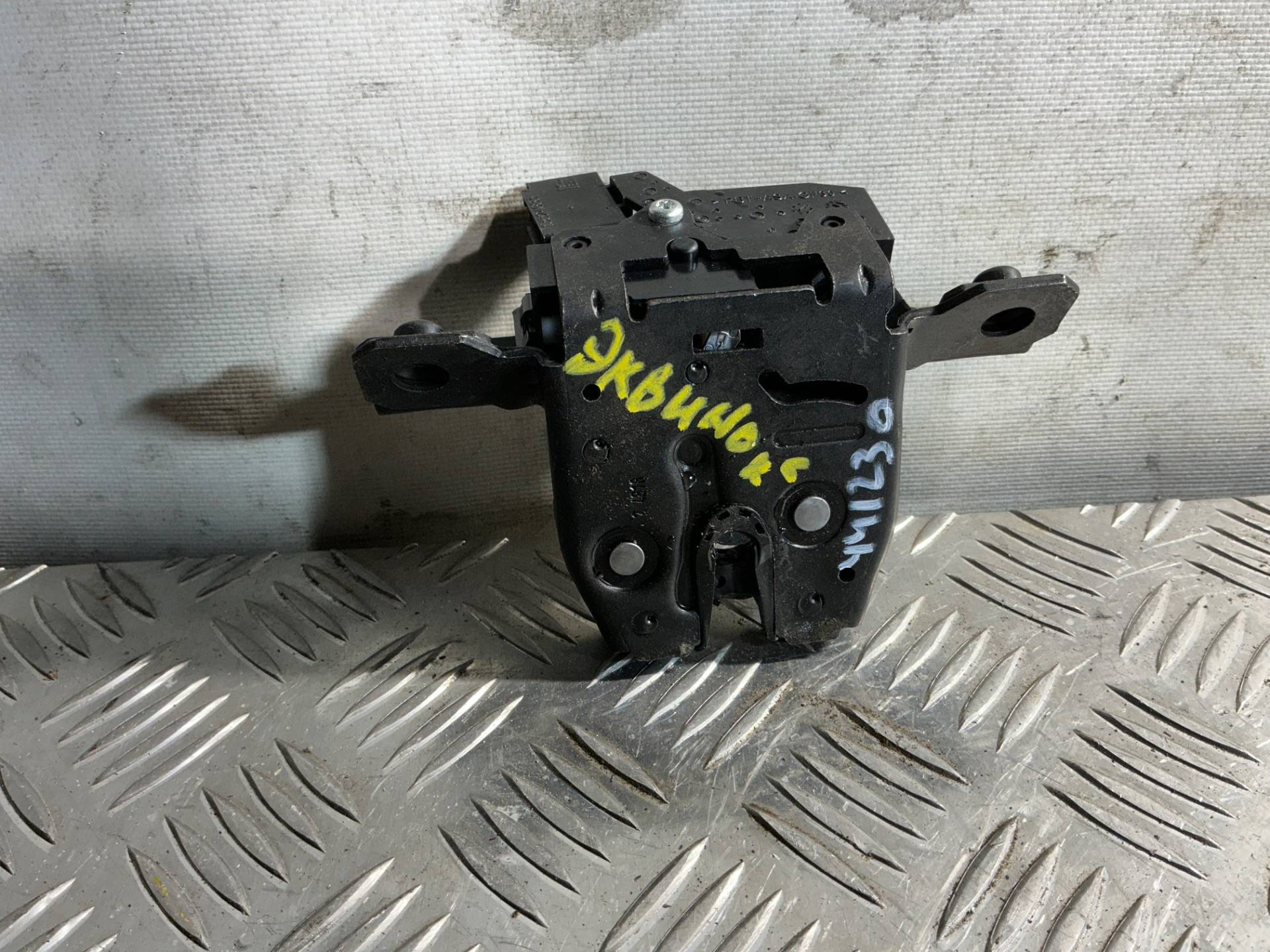 Замок багажника Chevrolet Equinox 3 поколение