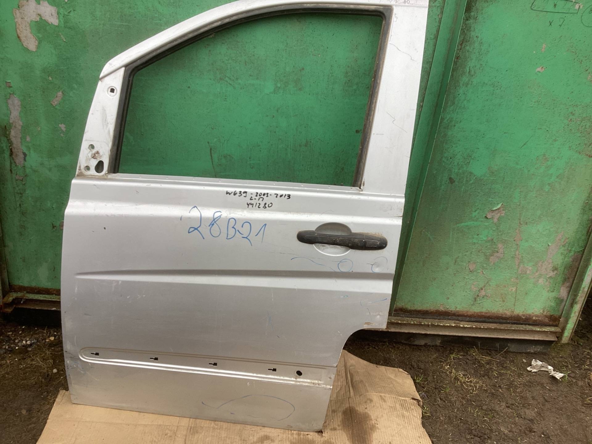 Дверь передняя левая Mercedes-Benz Vito W639