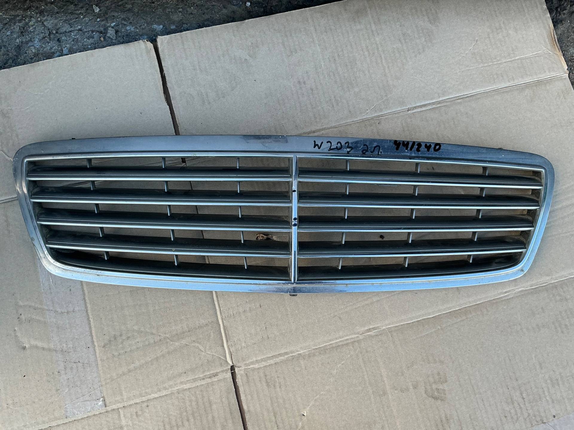 Решетка радиатора Mercedes-Benz C W203