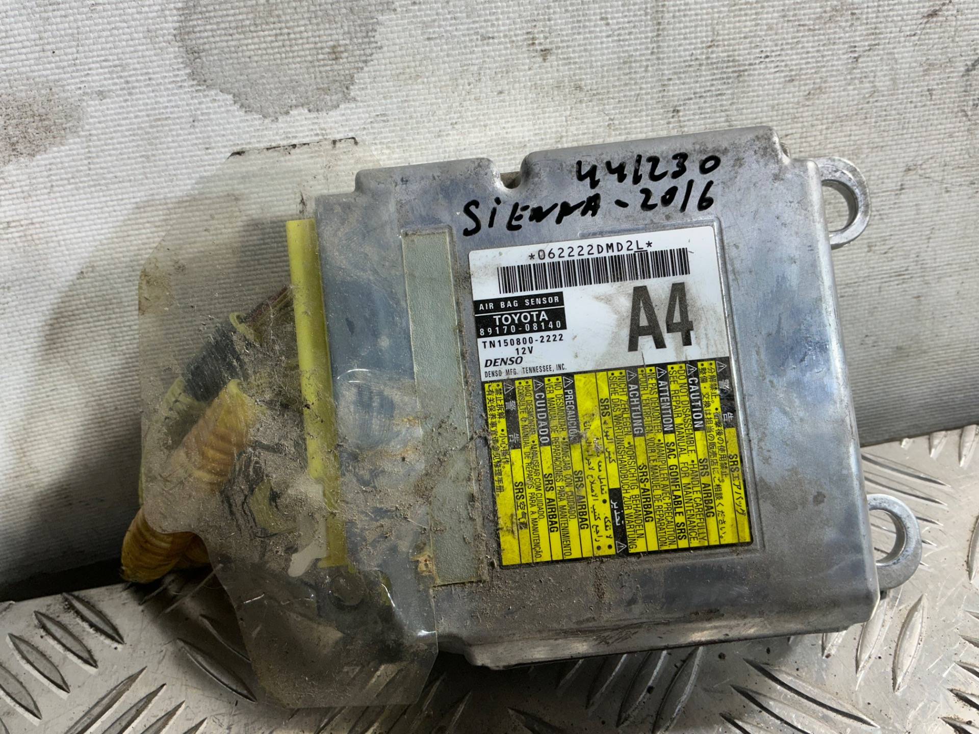 Блок управления подушками безопасности Toyota Sienna 1 поколение [рестайлинг]