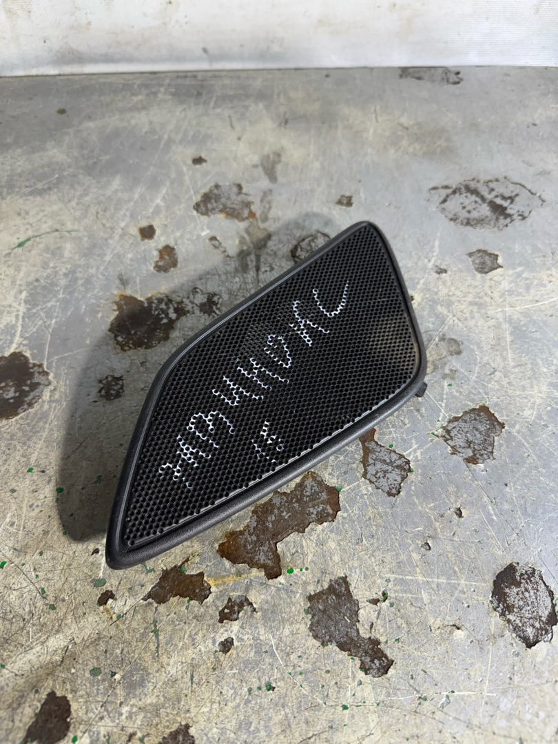 Накладка (сетка) динамика передняя левая Chevrolet Equinox 3 поколение
