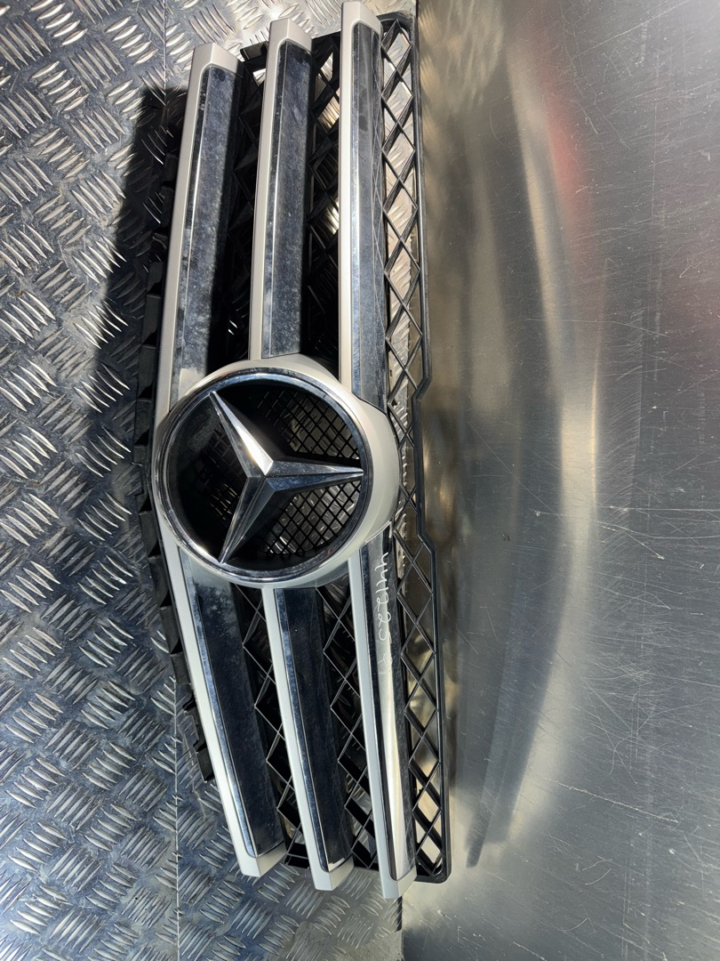 Решетка радиатора Mercedes-Benz GLK X204