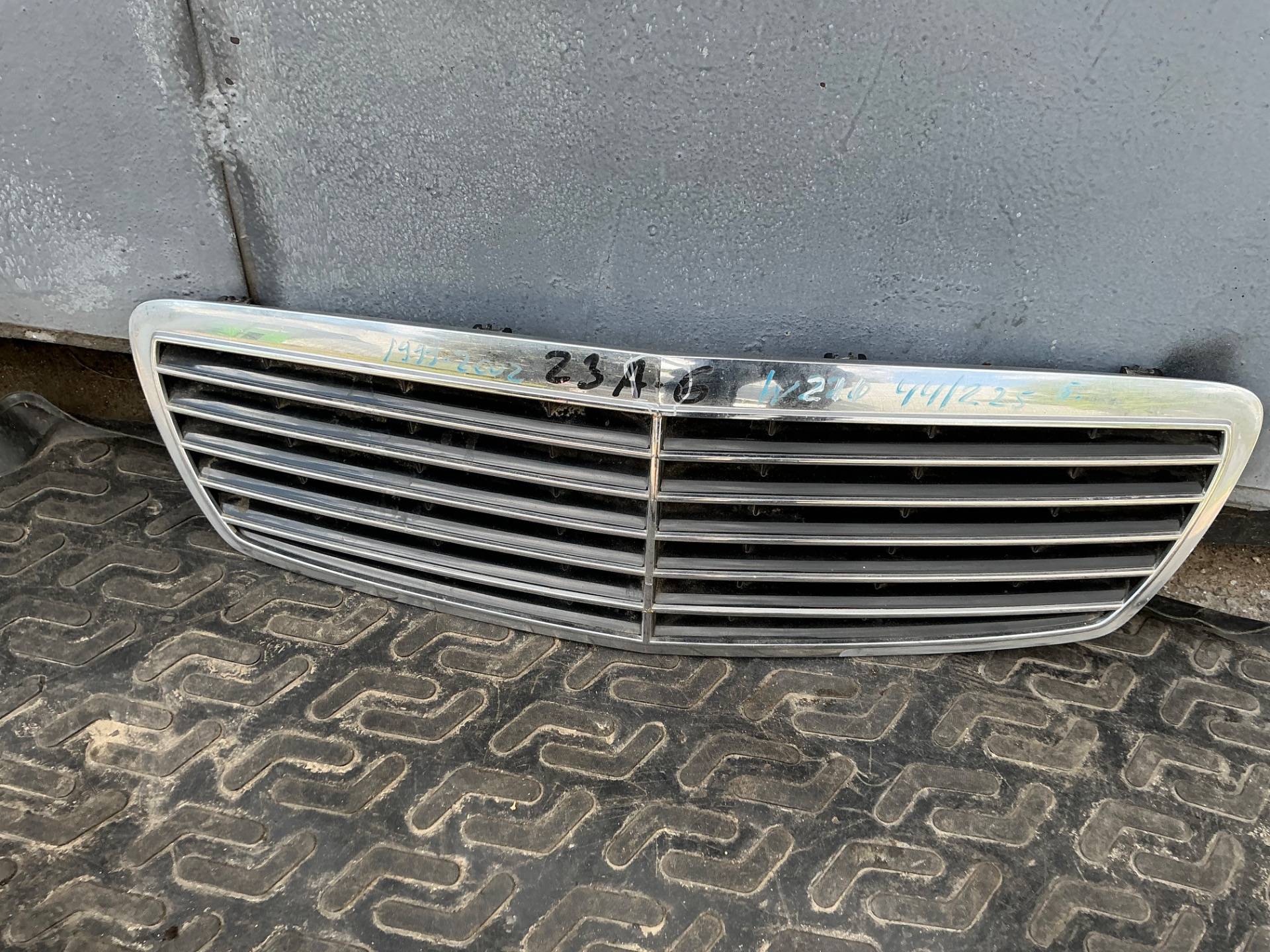 Решетка радиатора Mercedes-Benz E W211