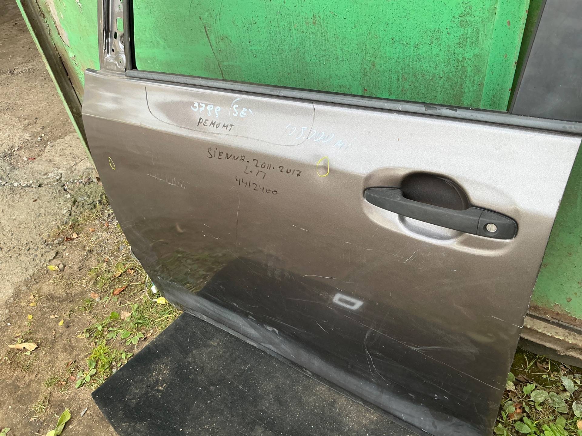 Дверь передняя левая Toyota Sienna 3 поколение