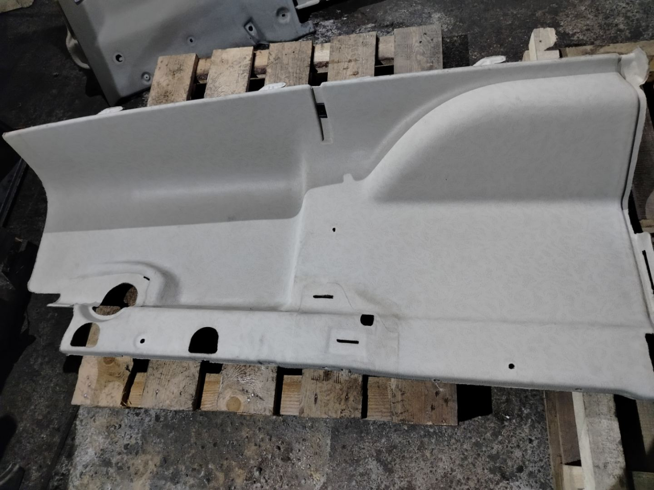 обшивка салона Mercedes-Benz Actros 4 поколение (MP4) 2017, om471.926, дизель, МКПП, белый, правый руль, A9606908457 - фото №1