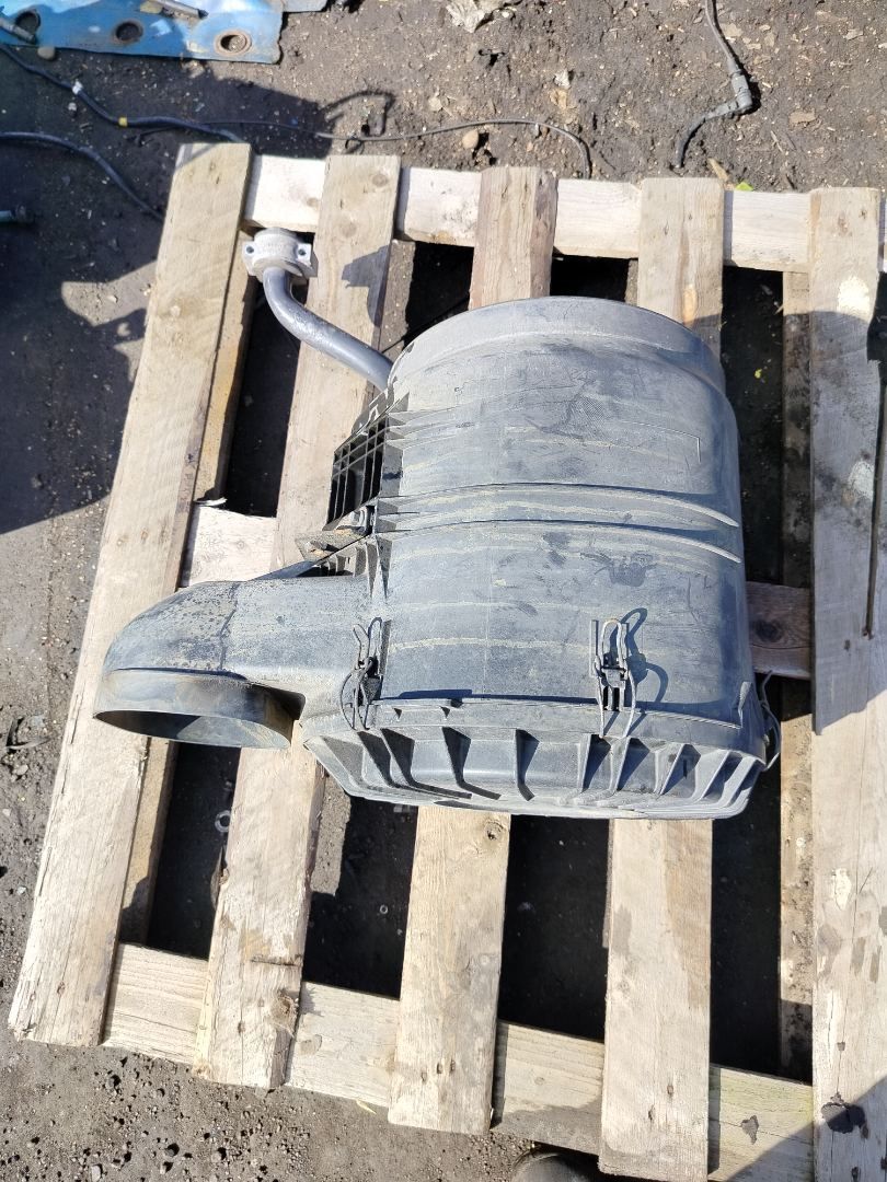 корпус воздушного фильтра Volvo FH 3 поколение 2013, 12.8 л., D13C500, дизель, АКПП, серый, правый руль, 21115476, 20560843, 21115481, 21115482, 21253201, 22085985 - фото №1