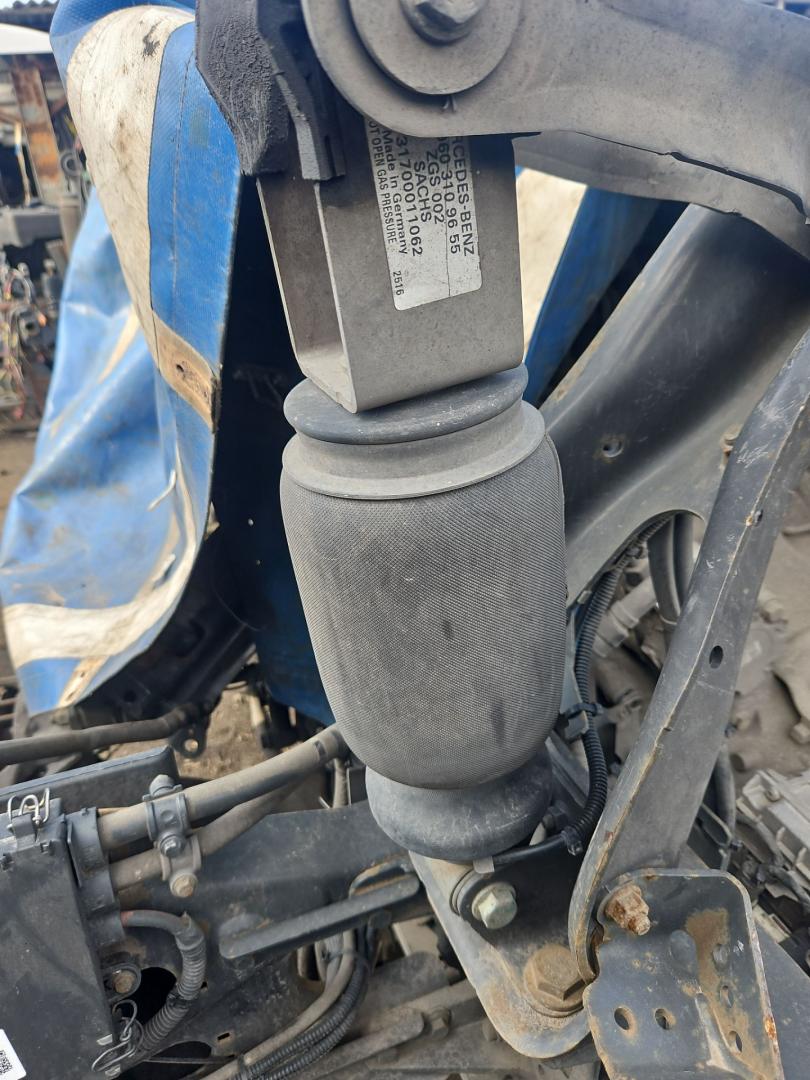 пневмоподушка подвески кабины Mercedes-Benz Actros 4 поколение (MP4) 2016, om471.926, дизель, робот, белый, правый руль, 731700, A9603109655 - фото №1