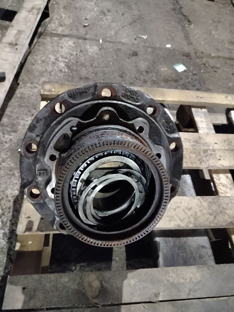 ступица задняя Mercedes-Benz Actros 4 поколение (MP4) 2015, 12.8 л., OM 471.900, дизель, белый, правый руль, A9463560201, A9603561801 - фото №1