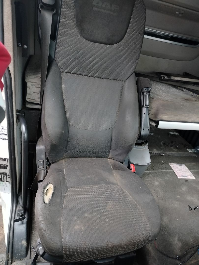 сиденье переднее DAF XF 106 1 поколение 2017, MX-13, белый, правый руль, 2200774 - фото №1