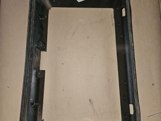 Рамка инструментального ящика левая Scania R 3 поколение 2013, 12.7 л., DC 13.112, дизель, белый, грузовик, 1891517, 1891519, 1879893, 1761697, 1761695