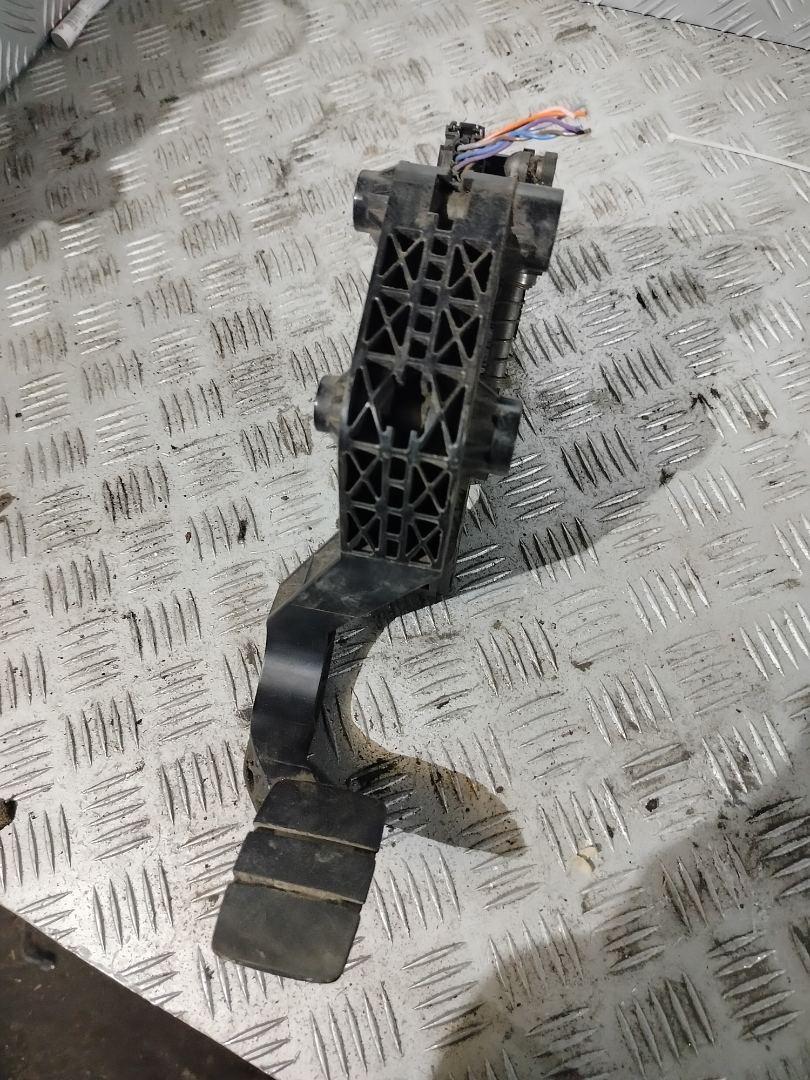 педаль Scania R 3 поколение 2012, 11.7 л., DC 12.15, дизель, МКПП, красный, правый руль, 2395418, 2007508, 1753411, 1729022, 1545241, 1428666 - фото №1