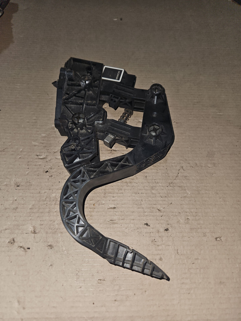 педаль Scania R 3 поколение 2012, 12.7 л., DC 13.05, дизель, белый, грузовик, 2395418, 2007508, 1753411, 1729022, 1545241, 1428666 - фото №1