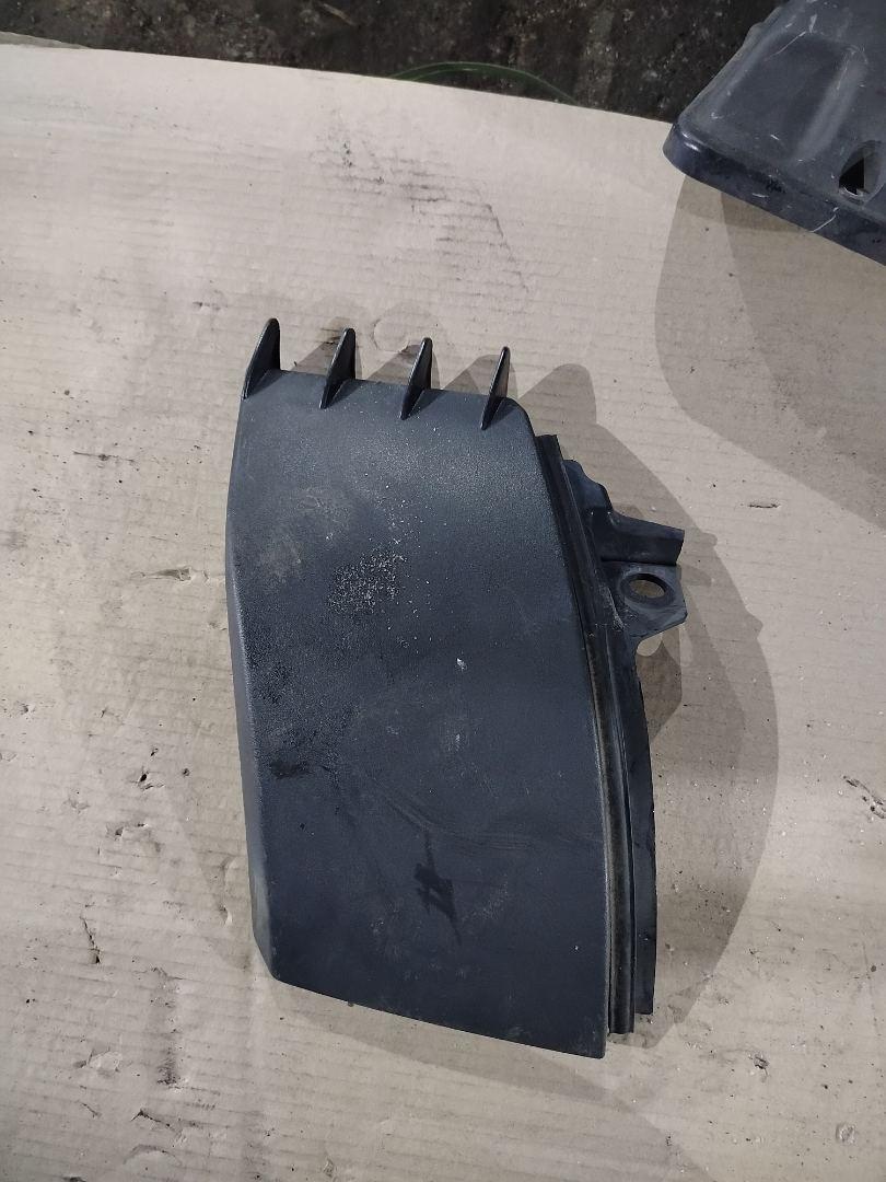 уголок жабо Volvo FH 3 поколение 2013, 12.8 л., D13C500, дизель, АКПП, белый, правый руль, 82835554 - фото №1