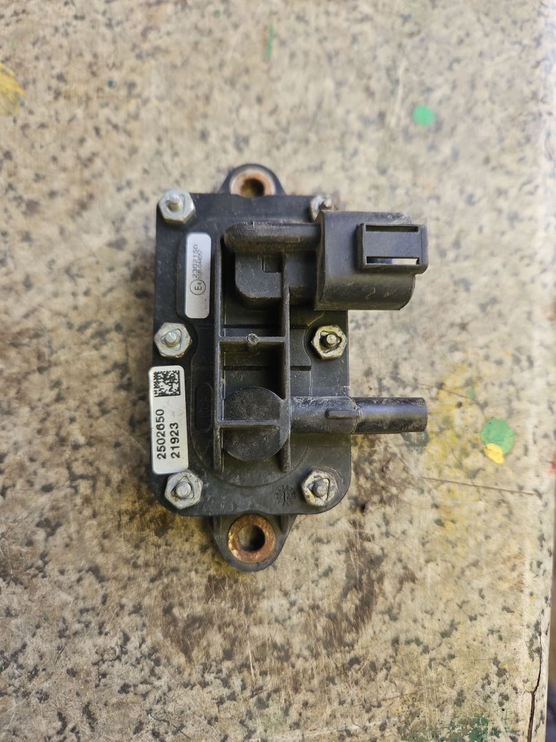 датчик давления (температуры) выхлопных газов Scania R 4 поколение 2019, 12.7 л., DC 13.148, дизель, АКПП, белый, правый руль, 2302150, 2250881, 2096347, 2502650 - фото №1