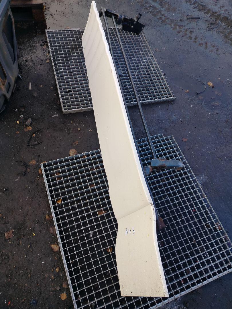 Спойлер кабины левый MAN TGX 1 поколение 2018, 12.4 л., D 2676 LF 52, дизель, АКПП, белый, правый руль, 81629100145, 81629100205 - фото №1