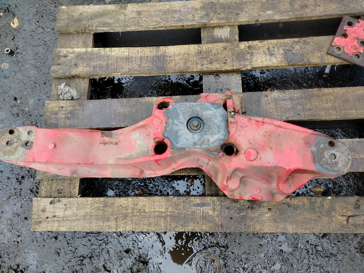 кронштейн пневмоподушки Volvo FH 3 поколение 2013, 12.8 л., D13C500, дизель, АКПП, белый, правый руль, 21196819 - фото №1