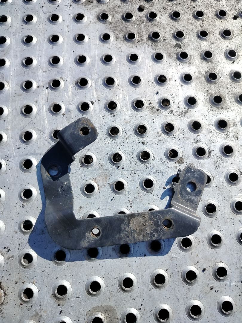 кронштейн (крепление) Scania R 4 поколение 2019, 12.7 л., DC 13.148, дизель, АКПП, белый, правый руль, 2296778 - фото №1